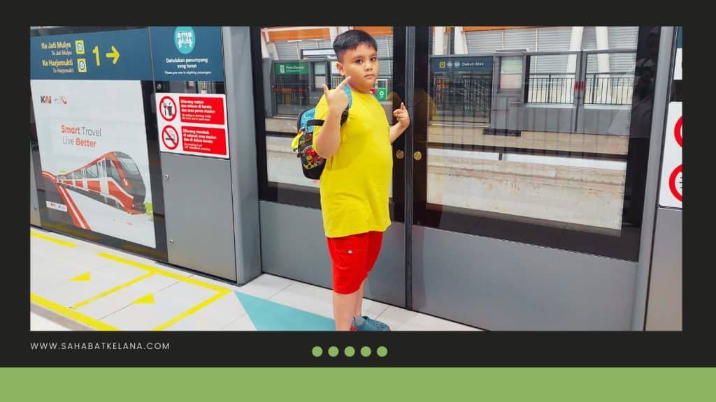 Naik LRT Jakarta Bekasi